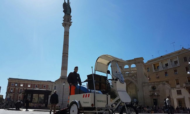 Addio scopa e carretto, a Lecce arrivano le mini spazzatrici per una pulizia green della città